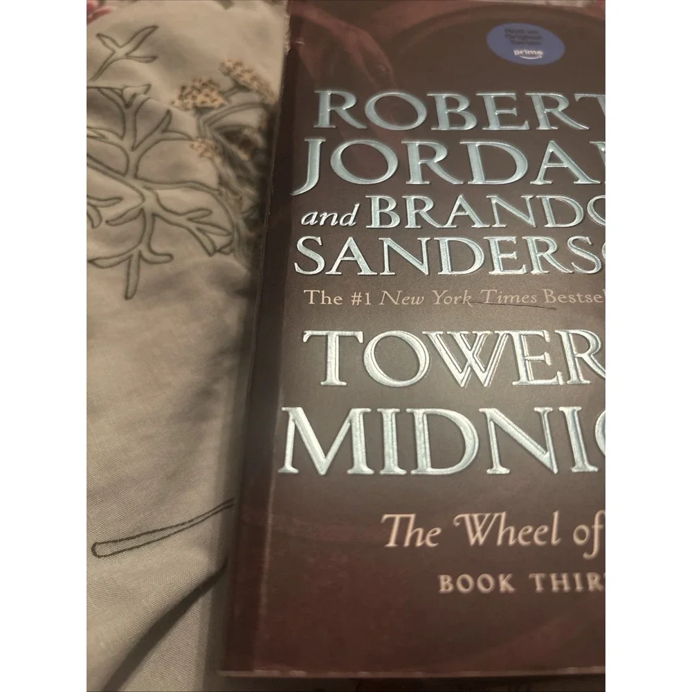 Towers of Midnight: Book Thirteen of The Wheel of Time - mass market paperba...